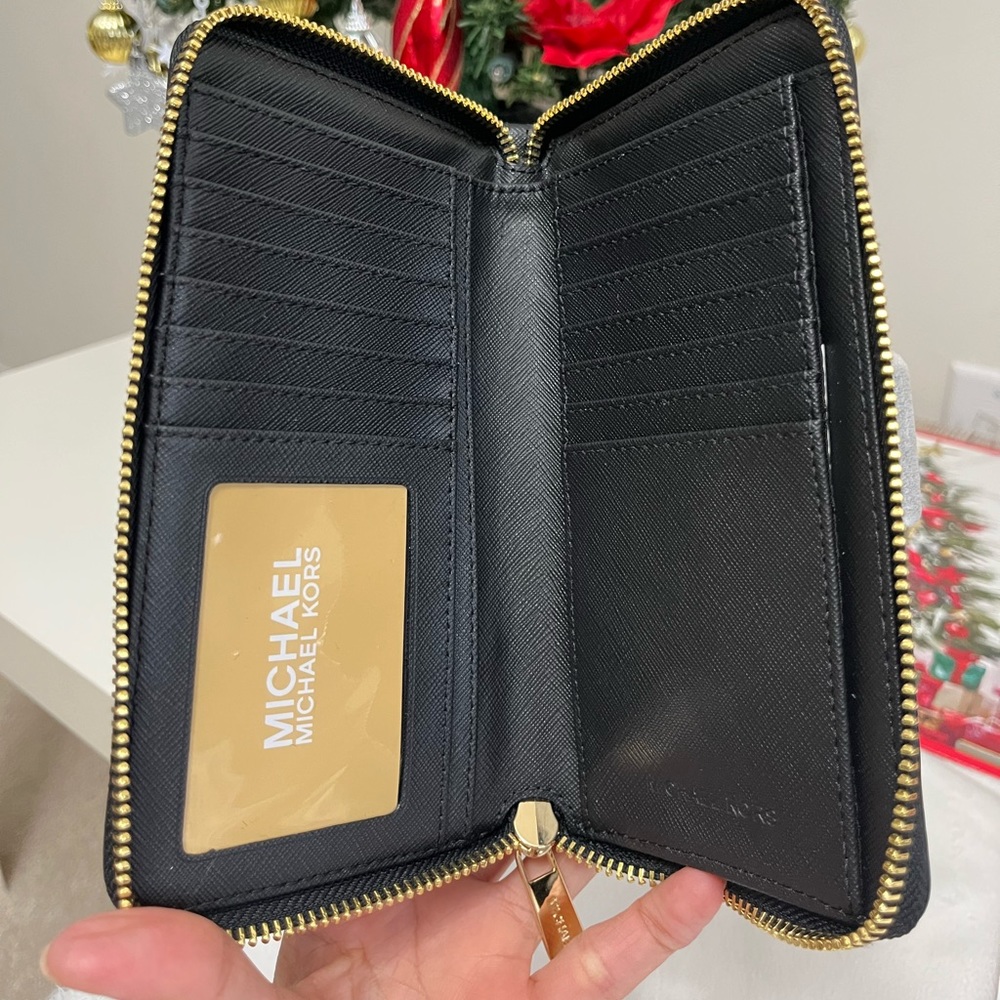 ‼️SOLD ‼️MK Phone Wallet - Picture 6 of 6